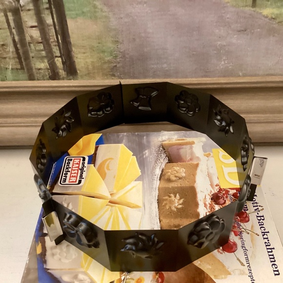 Original Kaiser Backform Non Stick Spring Form 3D Cake Ring 10” in Original Box - Picture 4 of 13